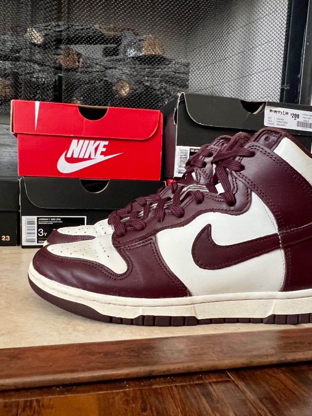 Women’s Nike Dunk Burgundy Crush - Picture 2 of 6